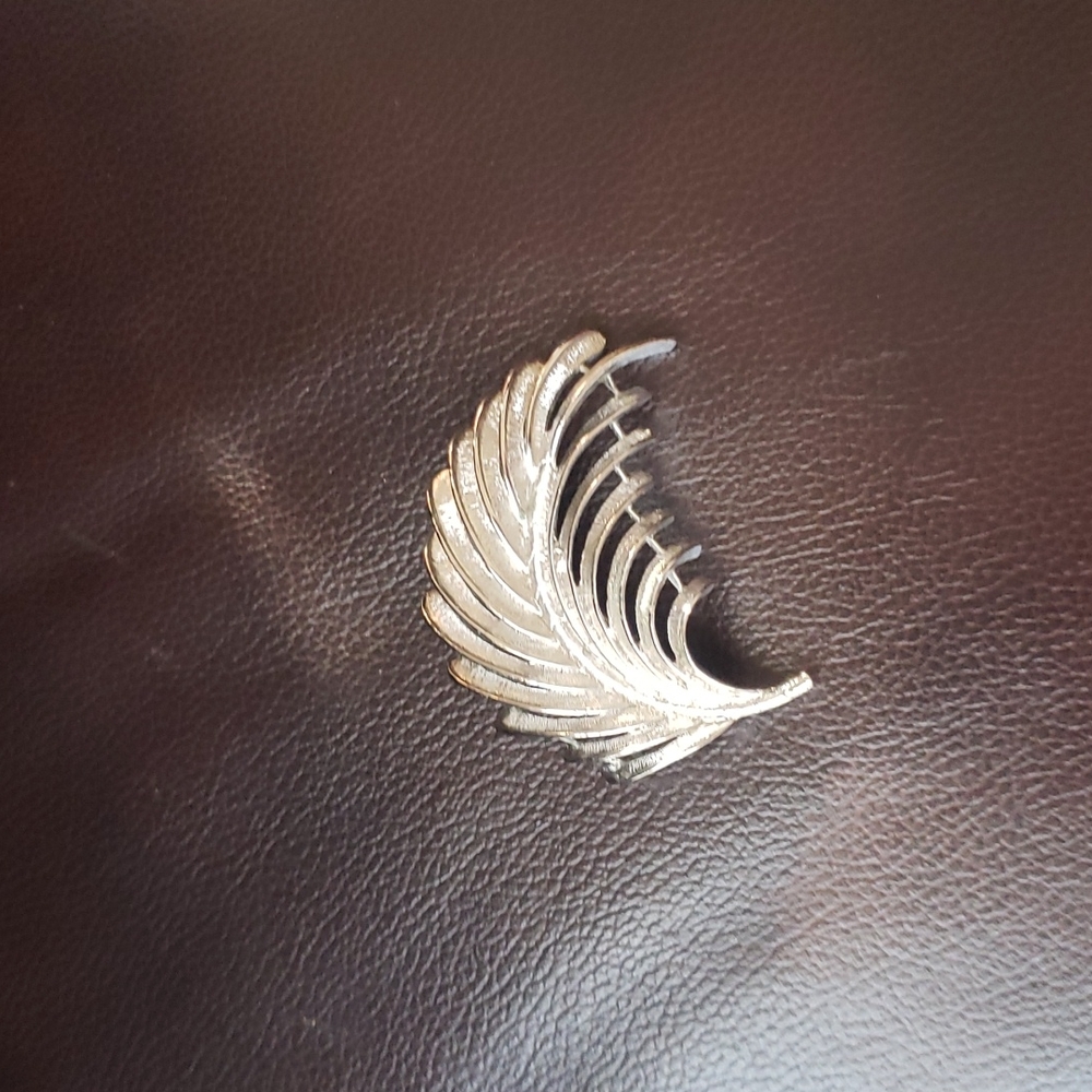 Monet leaf brooch